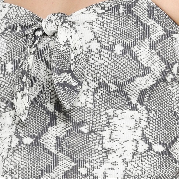 NWOT HOLLISTER SNAKESKIN TIE CROP TOP - Picture 10 of 10